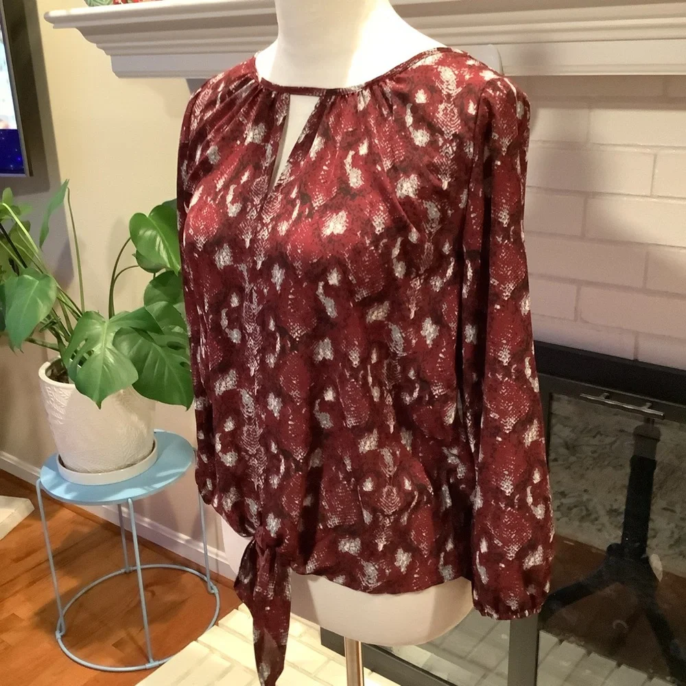 #6 NWOT West K Maroon Design Tie Front Blouse Size Smalll